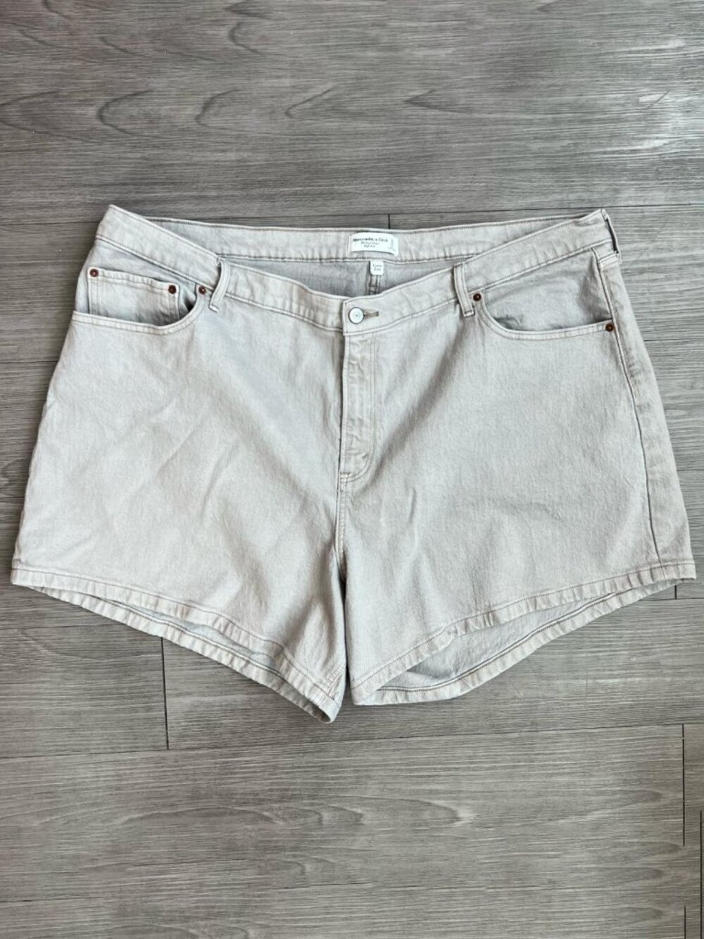 Abercrombie & Fitch The Dad Short High Rise Curve Love Gray Denim Shorts Size 22